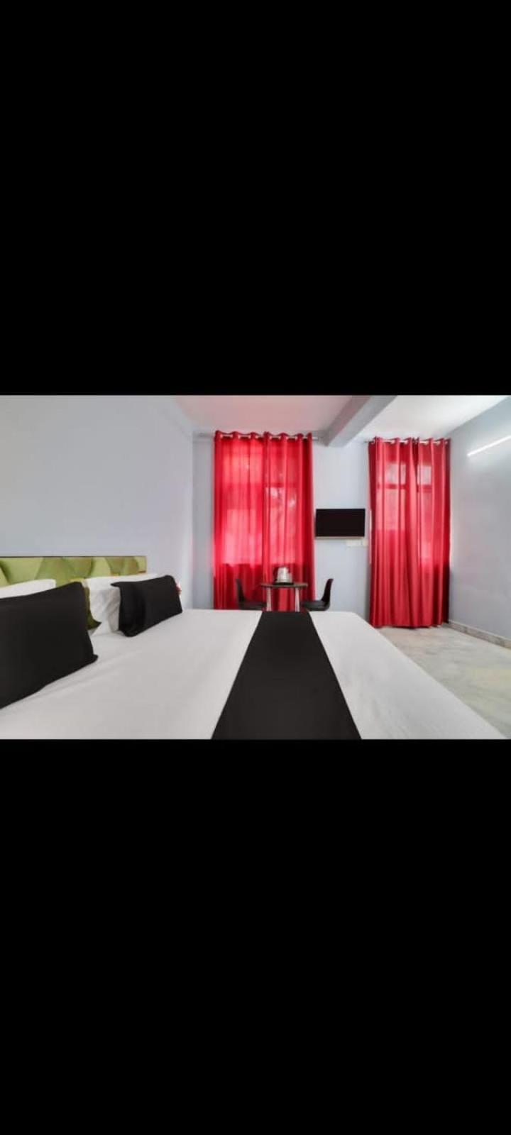Hotel Day Night Inn Nuova Delhi Esterno foto